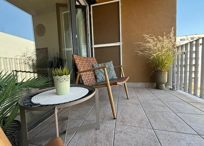 Scandinavian-style Downtown With A Terrace شقة