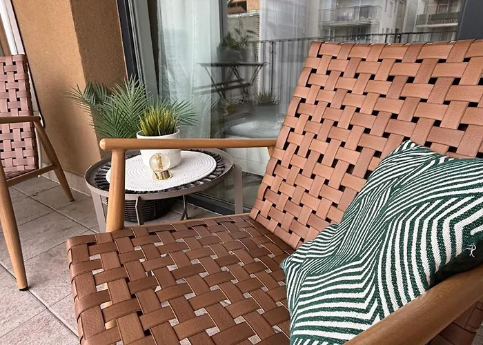 Scandinavian-style Downtown With A Terrace شقة