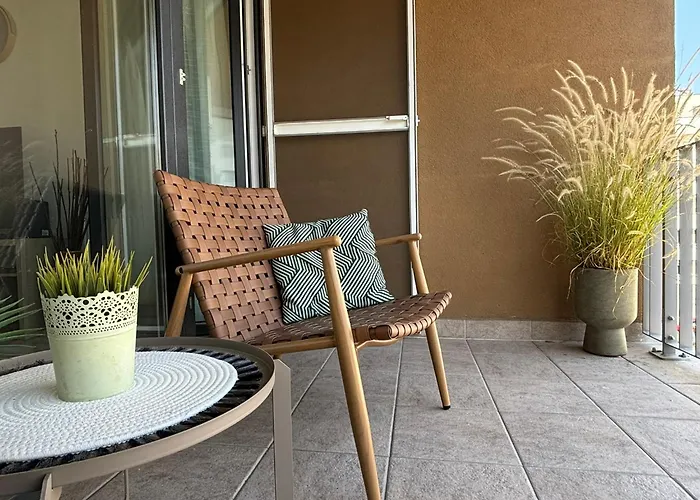 Scandinavian-style Downtown With A Terrace